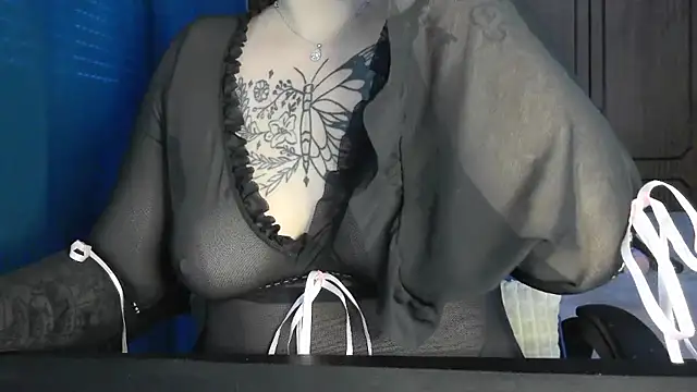 bunnyfox420 online show from December 5, 5:11 pm