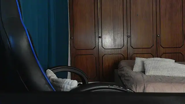 bunnyfox420 online show from December 19, 6:10 pm