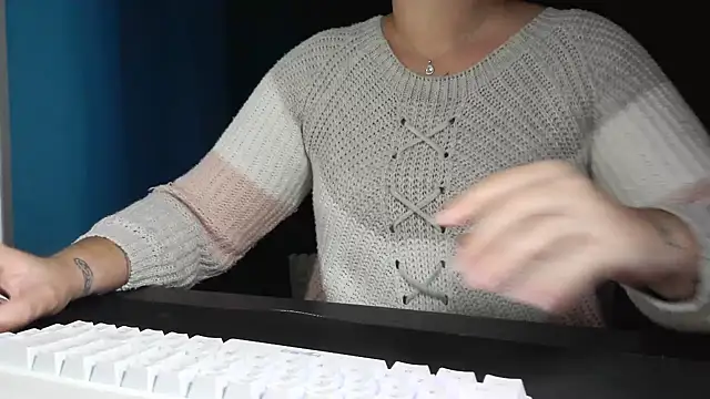 bunnyfox420 online show from November 16, 7:07 pm