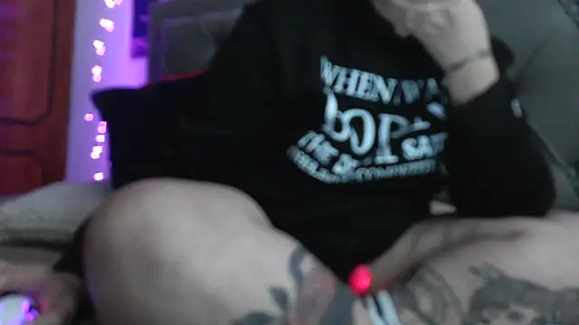 bunnyfox420 online show from December 15, 6:25 pm