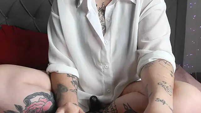 bunnyfox420 online show from April 23, 4:19 pm