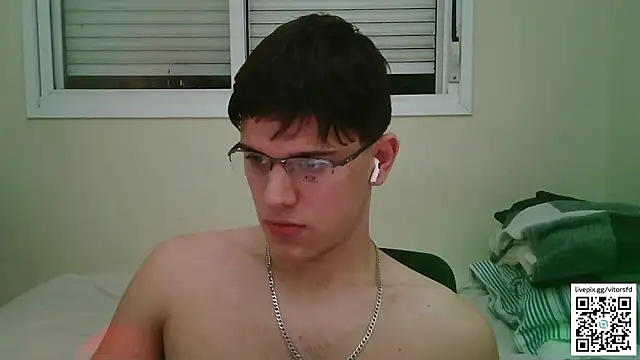 Snapshot of vitorsafado19 chatting on December 18, 3:55 am vitorsafado19 online show from December 18, 3:55 am