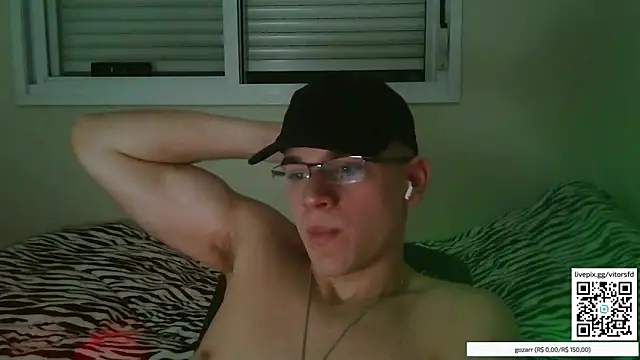 Snapshot of vitorsafado19 chatting on October 27, 1:28 am vitorsafado19 online show from October 27, 1:28 am