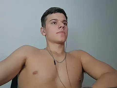 Snapshot of vitorsafado19 chatting on February 17, 4:09 am vitorsafado19 online show from February 17, 4:09 am