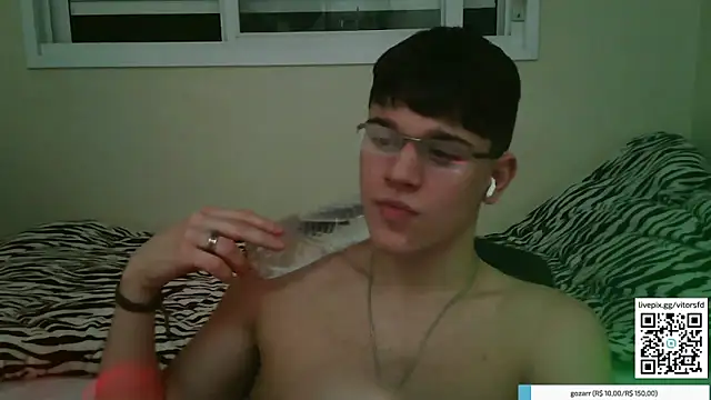 Snapshot of vitorsafado19 chatting on November 14, 2:04 am vitorsafado19 online show from November 14, 2:04 am