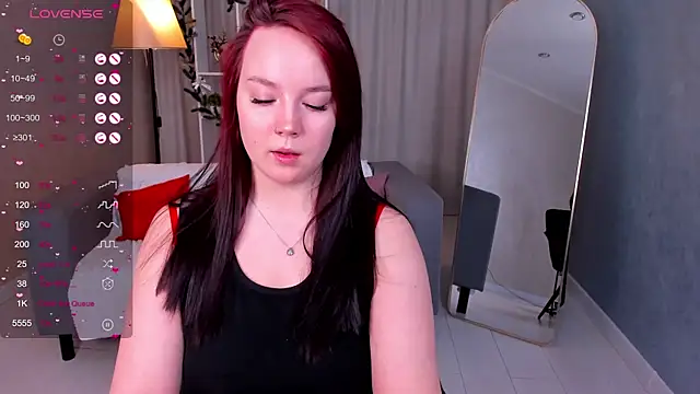 Snapshot of maya_suun chatting on December 17, 1:32 am maya suun online show from December 17, 1:32 am