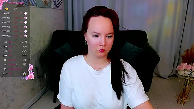 Snapshot of maya_suun chatting on November 8, 2:15 am maya suun online show from November 8, 2:15 am