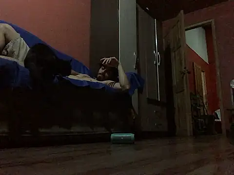 Snapshot of Nooneisthis chatting on February 8, 5:18 am Nooneisthis online show from February 8, 5:18 am