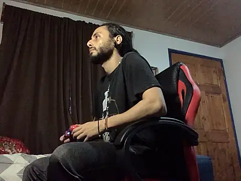 Nooneisthis online show from December 5, 7:18 am