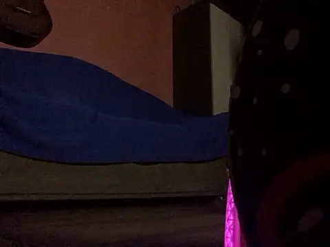 Snapshot of Nooneisthis chatting on February 4, 7:51 am Nooneisthis online show from February 4, 7:51 am