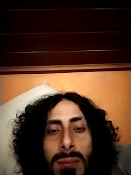 Snapshot of Nooneisthis chatting on October 19, 8:50 am Nooneisthis online show from October 19, 8:50 am