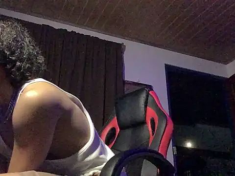 Snapshot of Nooneisthis chatting on October 25, 4:00 am Nooneisthis online show from October 25, 4:00 am