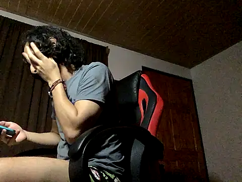 Snapshot of Nooneisthis chatting on October 16, 8:11 am Nooneisthis online show from October 16, 8:11 am