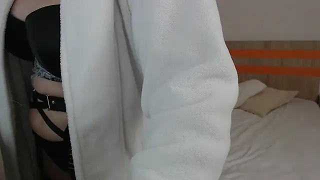 ElizabethRaegan online show from March 27, 8:26 am