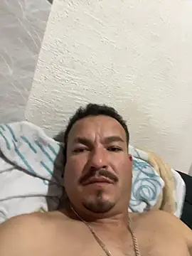 Snapshot of paullliliu chatting on December 21, 1:24 pm paullliliu online show from December 21, 1:24 pm