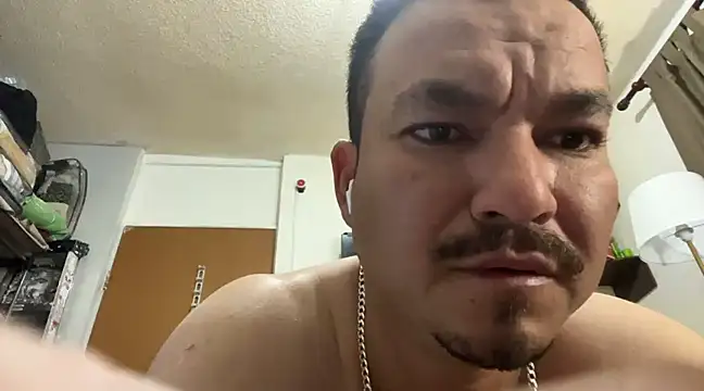 Snapshot of paullliliu chatting on January 23, 2:23 am paullliliu online show from January 23, 2:23 am