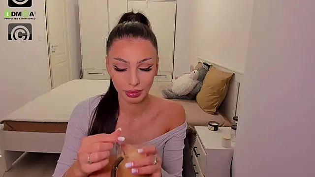 Snapshot of HelenShawn chatting on October 14, 9:04 pm HelenShawn online show from October 14, 9:04 pm