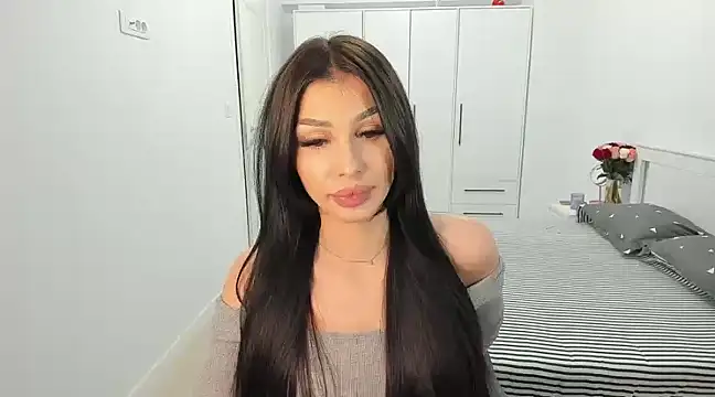 Snapshot of HelenShawn chatting on February 15, 12:04 am HelenShawn online show from February 15, 12:04 am