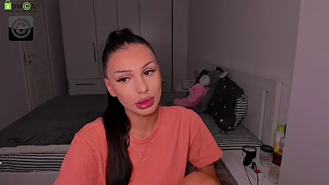 Snapshot of HelenShawn chatting on October 6, 7:58 pm HelenShawn online show from October 6, 7:58 pm