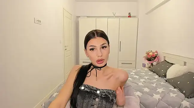 Snapshot of HelenShawn chatting on February 26, 1:57 am HelenShawn online show from February 26, 1:57 am