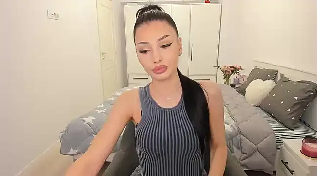 Snapshot of HelenShawn chatting on March 13, 7:31 am HelenShawn online show from March 13, 7:31 am