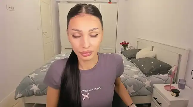 Snapshot of HelenShawn chatting on March 4, 10:27 pm HelenShawn online show from March 4, 10:27 pm