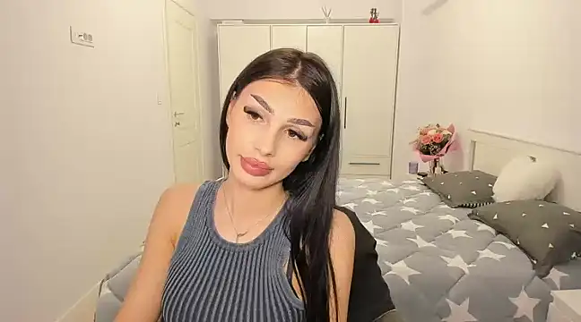 Snapshot of HelenShawn chatting on February 25, 3:31 am HelenShawn online show from February 25, 3:31 am