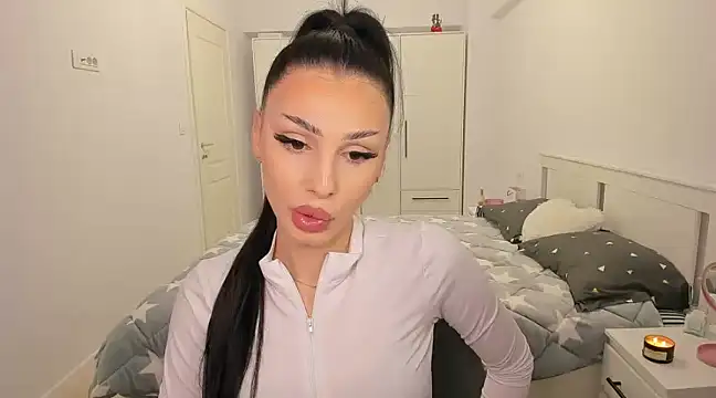 Snapshot of HelenShawn chatting on March 14, 1:48 am HelenShawn online show from March 14, 1:48 am