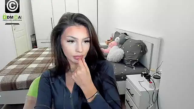 Snapshot of HelenShawn chatting on December 3, 9:25 pm HelenShawn online show from December 3, 9:25 pm