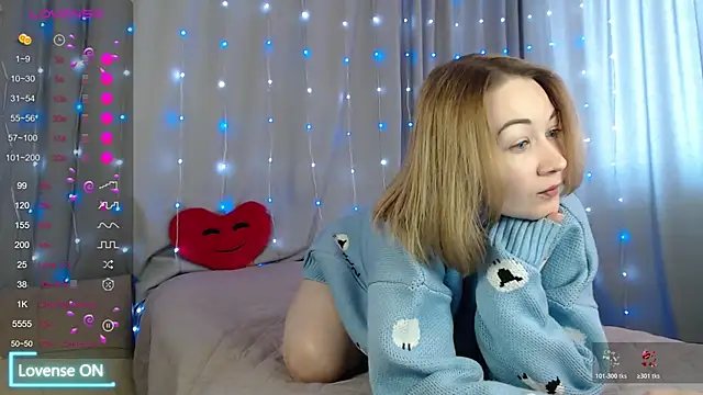 DaddysSluttyGirl2001 online show from April 16, 6:14 am
