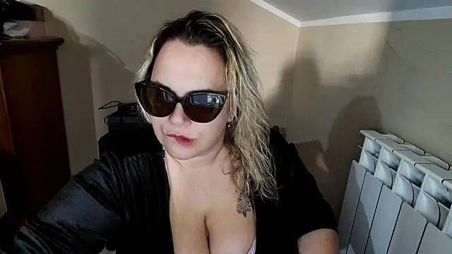 Snapshot of topina8 chatting on November 18, 2:53 pm topina8 online show from November 18, 2:53 pm