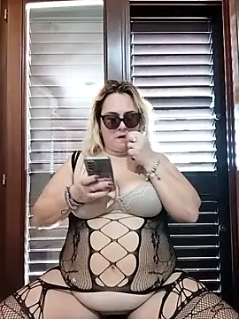 Snapshot of topina8 chatting on November 2, 12:21 pm topina8 online show from November 2, 12:21 pm