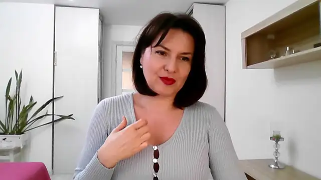 Victoria Glam online show from February 9, 1:31 pm