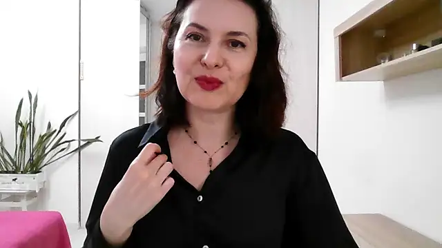 Victoria Glam online show from October 15, 4:15 pm