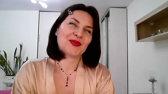 Victoria Glam online show from April 6, 2:51 pm