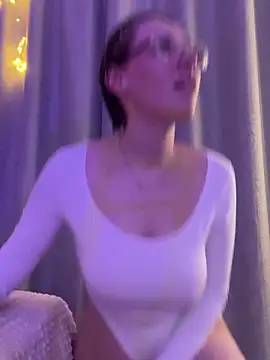 Snapshot of Molli_Luv chatting on October 4, 3:24 pm Molli Luv online show from October 4, 3:24 pm