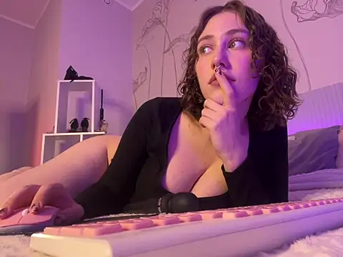 Snapshot of Molli_Luv chatting on March 7, 12:34 pm Molli Luv online show from March 7, 12:34 pm