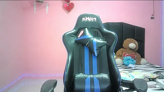 mariana0x online show from January 11, 2:24 pm