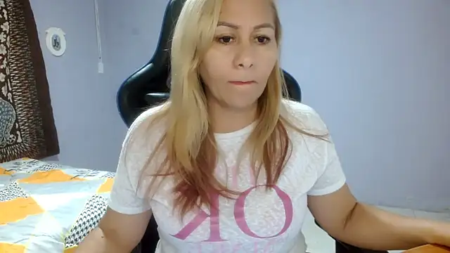 Snapshot of mariana0x chatting on March 4, 6:18 pm mariana0x online show from March 4, 6:18 pm