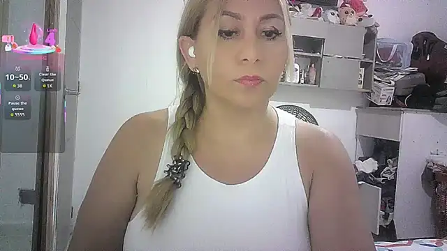 mariana0x online show from May 22, 9:02 pm