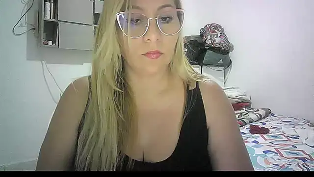 mariana0x online show from May 15, 3:21 pm