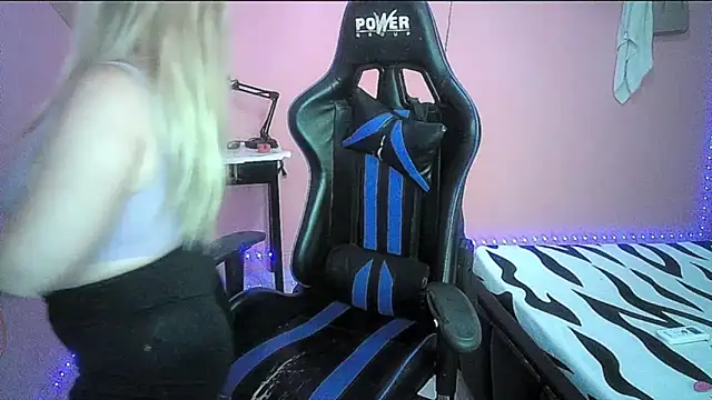 mariana0x online show from April 3, 12:55 pm