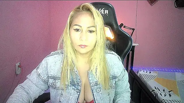mariana0x online show from April 10, 12:01 pm