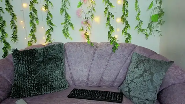 saorisworld online show from September 18, 12:02 am