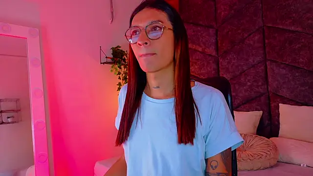 LauraaGomezz   online show from October 16, 7:33 pm