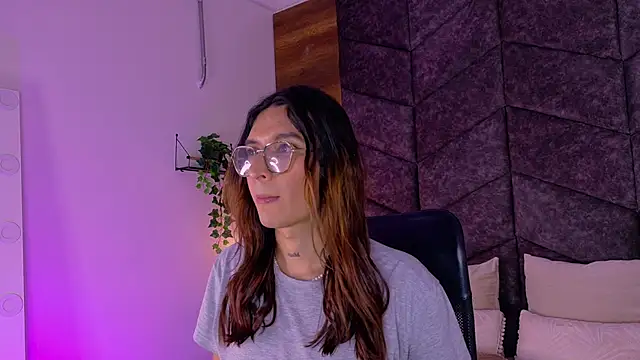 LauraaGomezz   online show from October 13, 1:51 am
