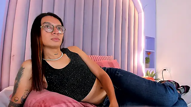 LauraaGomezz   online show from October 7, 7:48 pm