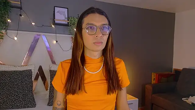 LauraaGomezz   online show from October 13, 7:37 pm