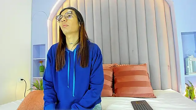LauraaGomezz   online show from October 17, 7:26 pm