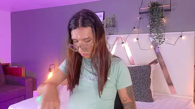 LauraaGomezz   online show from October 1, 7:29 pm